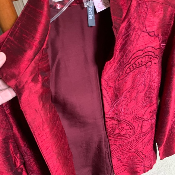 Silk Jacket Holiday Ready - Picture 3 of 4